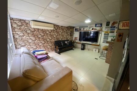 Casa à venda com 170m², 3 quartos e 3 vagas Casa à venda com 170m², 3 quartos e 3 vagasÁrea Gourmet