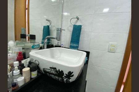 Casa à venda com 170m², 3 quartos e 3 vagas Casa à venda com 170m², 3 quartos e 3 vagasBanheiro Social