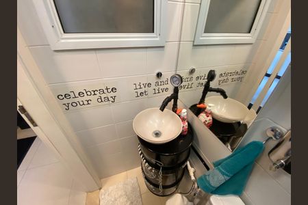 Casa à venda com 170m², 3 quartos e 3 vagas Casa à venda com 170m², 3 quartos e 3 vagasBanheiro Serviço