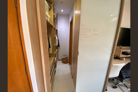 Casa à venda com 170m², 3 quartos e 3 vagas Casa à venda com 170m², 3 quartos e 3 vagasSuíte