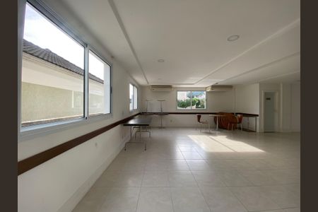 Casa à venda com 170m², 3 quartos e 3 vagas Casa à venda com 170m², 3 quartos e 3 vagasÁrea comum - Salão de festas