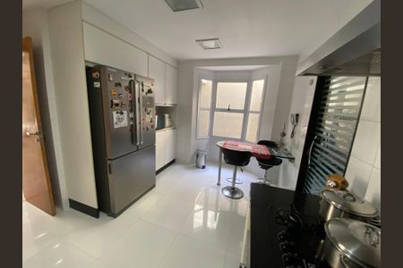 Casa à venda com 170m², 3 quartos e 3 vagas Casa à venda com 170m², 3 quartos e 3 vagasCozinha