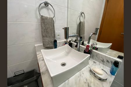 Casa à venda com 170m², 3 quartos e 3 vagas Casa à venda com 170m², 3 quartos e 3 vagasBanheiro Social