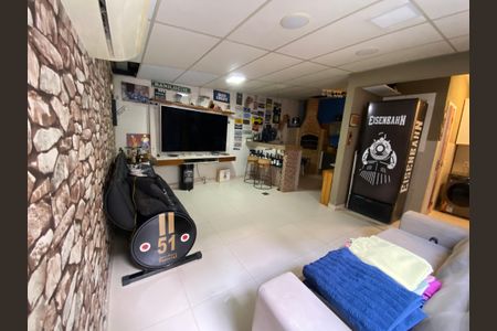 Casa à venda com 170m², 3 quartos e 3 vagas Casa à venda com 170m², 3 quartos e 3 vagasÁrea Gourmet