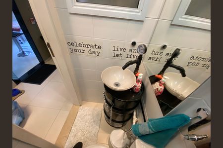 Casa à venda com 170m², 3 quartos e 3 vagas Casa à venda com 170m², 3 quartos e 3 vagasBanheiro Serviço