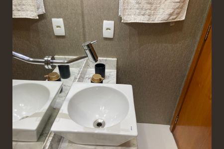 Casa à venda com 170m², 3 quartos e 3 vagas Casa à venda com 170m², 3 quartos e 3 vagasLavabo