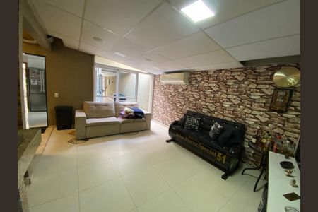 Casa à venda com 170m², 3 quartos e 3 vagas Casa à venda com 170m², 3 quartos e 3 vagasÁrea Gourmet