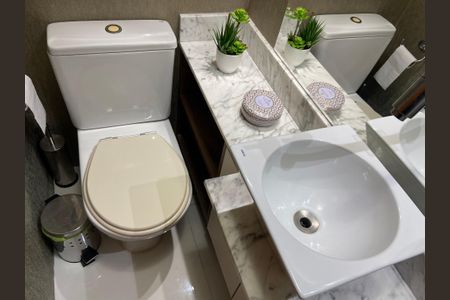 Casa à venda com 170m², 3 quartos e 3 vagas Casa à venda com 170m², 3 quartos e 3 vagasLavabo