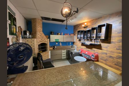 Casa à venda com 170m², 3 quartos e 3 vagas Casa à venda com 170m², 3 quartos e 3 vagasÁrea Gourmet