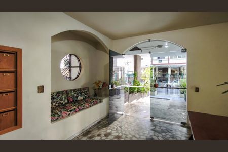 Apartamento à venda com 72m², 2 quartos e 1 vaga Apartamento à venda com 72m², 2 quartos e 1 vagaFachada e portaria