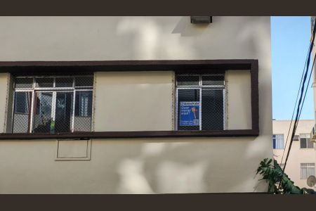 Apartamento à venda com 72m², 2 quartos e 1 vaga Apartamento à venda com 72m², 2 quartos e 1 vagaFachada e portaria