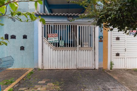 Casa à venda com 180m², 3 quartos e 3 vagas Casa à venda com 180m², 3 quartos e 3 vagasFachada