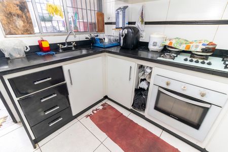 Casa à venda com 180m², 3 quartos e 3 vagas Casa à venda com 180m², 3 quartos e 3 vagasCozinha