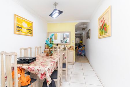 Casa à venda com 180m², 3 quartos e 3 vagas Casa à venda com 180m², 3 quartos e 3 vagasSala