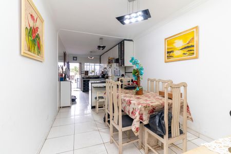 Casa à venda com 180m², 3 quartos e 3 vagas Casa à venda com 180m², 3 quartos e 3 vagasSala