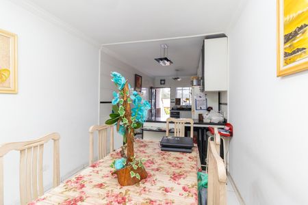 Casa à venda com 180m², 3 quartos e 3 vagas Casa à venda com 180m², 3 quartos e 3 vagasSala