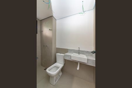 Apartamento à venda com 76m², 2 quartos e 2 vagas Apartamento à venda com 76m², 2 quartos e 2 vagasBanheiro da Suíte 2