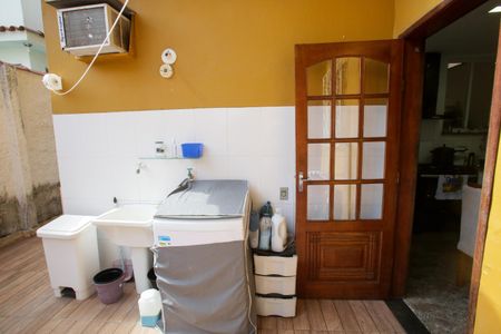 Casa à venda com 90m², 3 quartos e 2 vagas Casa à venda com 90m², 3 quartos e 2 vagasÁrea de Serviço