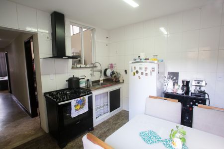 Casa à venda com 90m², 3 quartos e 2 vagas Casa à venda com 90m², 3 quartos e 2 vagasCozinha