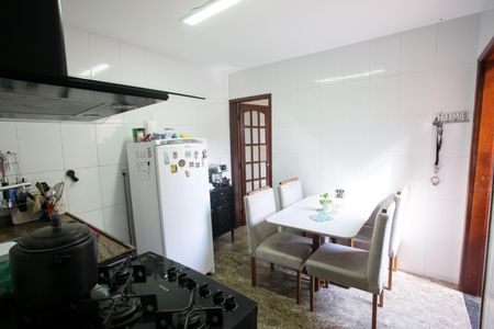 Casa à venda com 90m², 3 quartos e 2 vagas Casa à venda com 90m², 3 quartos e 2 vagasCozinha