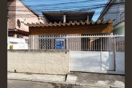 Casa à venda com 90m², 3 quartos e 2 vagas Casa à venda com 90m², 3 quartos e 2 vagasFachada