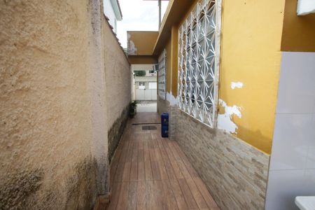 Casa à venda com 90m², 3 quartos e 2 vagas Casa à venda com 90m², 3 quartos e 2 vagasCorredor lateral