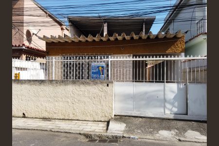 Casa à venda com 90m², 3 quartos e 2 vagas Casa à venda com 90m², 3 quartos e 2 vagasFachada