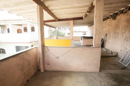 Casa à venda com 90m², 3 quartos e 2 vagas Casa à venda com 90m², 3 quartos e 2 vagasTerraço