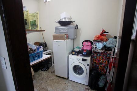 Casa à venda com 90m², 3 quartos e 2 vagas Casa à venda com 90m², 3 quartos e 2 vagasDespensa