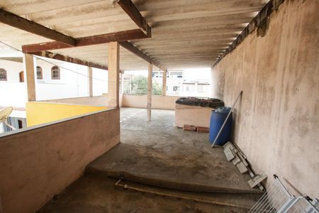 Casa à venda com 90m², 3 quartos e 2 vagas Casa à venda com 90m², 3 quartos e 2 vagasTerraço