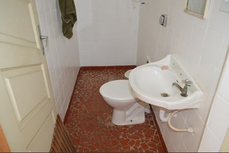 Casa de condomínio à venda com 110m², 3 quartos e 2 vagasBanheiro de Serviço