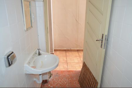 Casa de condomínio à venda com 110m², 3 quartos e 2 vagasBanheiro de Serviço