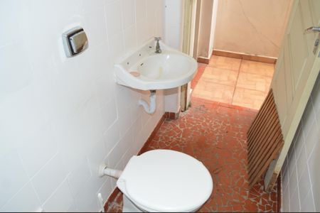 Casa de condomínio à venda com 110m², 3 quartos e 2 vagasBanheiro de Serviço