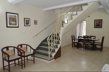 Casa de condomínio à venda com 110m², 3 quartos e 2 vagasSala