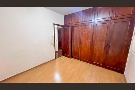 Apartamento à venda com 180m², 4 quartos e 1 vaga Apartamento à venda com 180m², 4 quartos e 1 vagaSuite
