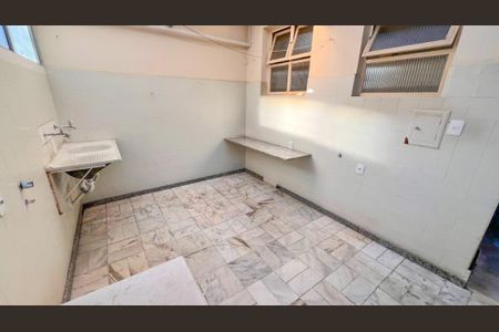 Apartamento à venda com 180m², 4 quartos e 1 vaga Apartamento à venda com 180m², 4 quartos e 1 vagaLavanderia