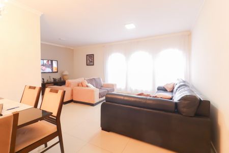 Casa à venda com 147m², 3 quartos e 4 vagas Casa à venda com 147m², 3 quartos e 4 vagasSala