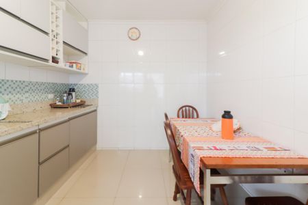 Casa à venda com 147m², 3 quartos e 4 vagas Casa à venda com 147m², 3 quartos e 4 vagasCozinha