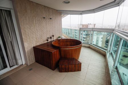 Apartamento à venda com 400m², 4 quartos e 5 vagas Apartamento à venda com 400m², 4 quartos e 5 vagasVaranda