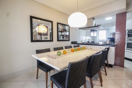 Apartamento à venda com 400m², 4 quartos e 5 vagas Apartamento à venda com 400m², 4 quartos e 5 vagasSala de jantar