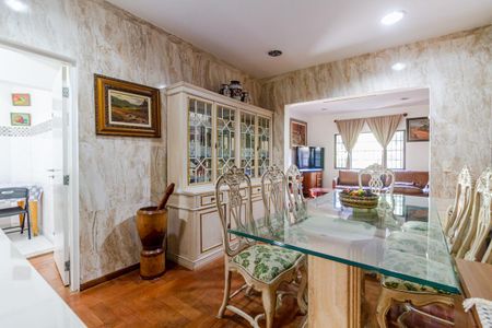 Casa à venda com 220m², 3 quartos e 2 vagasSala