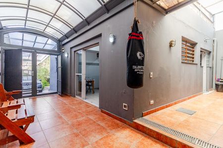 Casa à venda com 220m², 3 quartos e 2 vagasQuintal