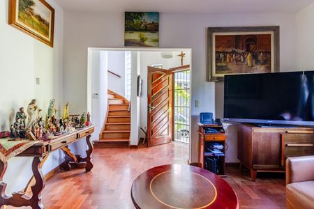 Casa à venda com 220m², 3 quartos e 2 vagasSala