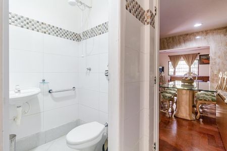 Casa à venda com 220m², 3 quartos e 2 vagasLavabo