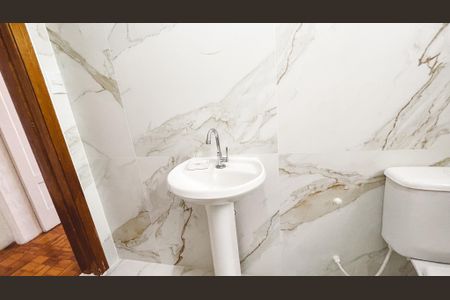 Casa à venda com 92m², 2 quartos e 1 vaga Casa à venda com 92m², 2 quartos e 1 vagaBanheiro