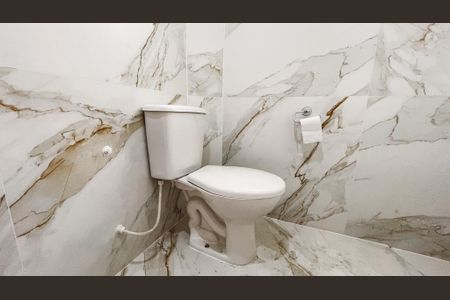 Casa à venda com 92m², 2 quartos e 1 vaga Casa à venda com 92m², 2 quartos e 1 vagaBanheiro