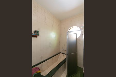 Casa à venda com 420m², 4 quartos e 4 vagas Casa à venda com 420m², 4 quartos e 4 vagasBanheiro 1