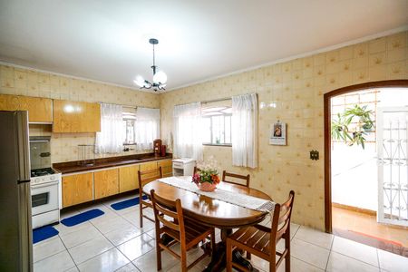 Casa à venda com 233m², 3 quartos e 2 vagas Casa à venda com 233m², 3 quartos e 2 vagasCozinha