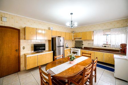 Casa à venda com 233m², 3 quartos e 2 vagas Casa à venda com 233m², 3 quartos e 2 vagasCozinha