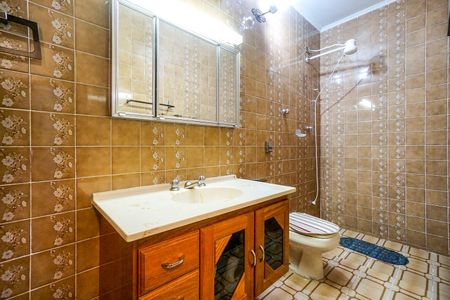 Casa à venda com 233m², 3 quartos e 2 vagas Casa à venda com 233m², 3 quartos e 2 vagasBanheiro social